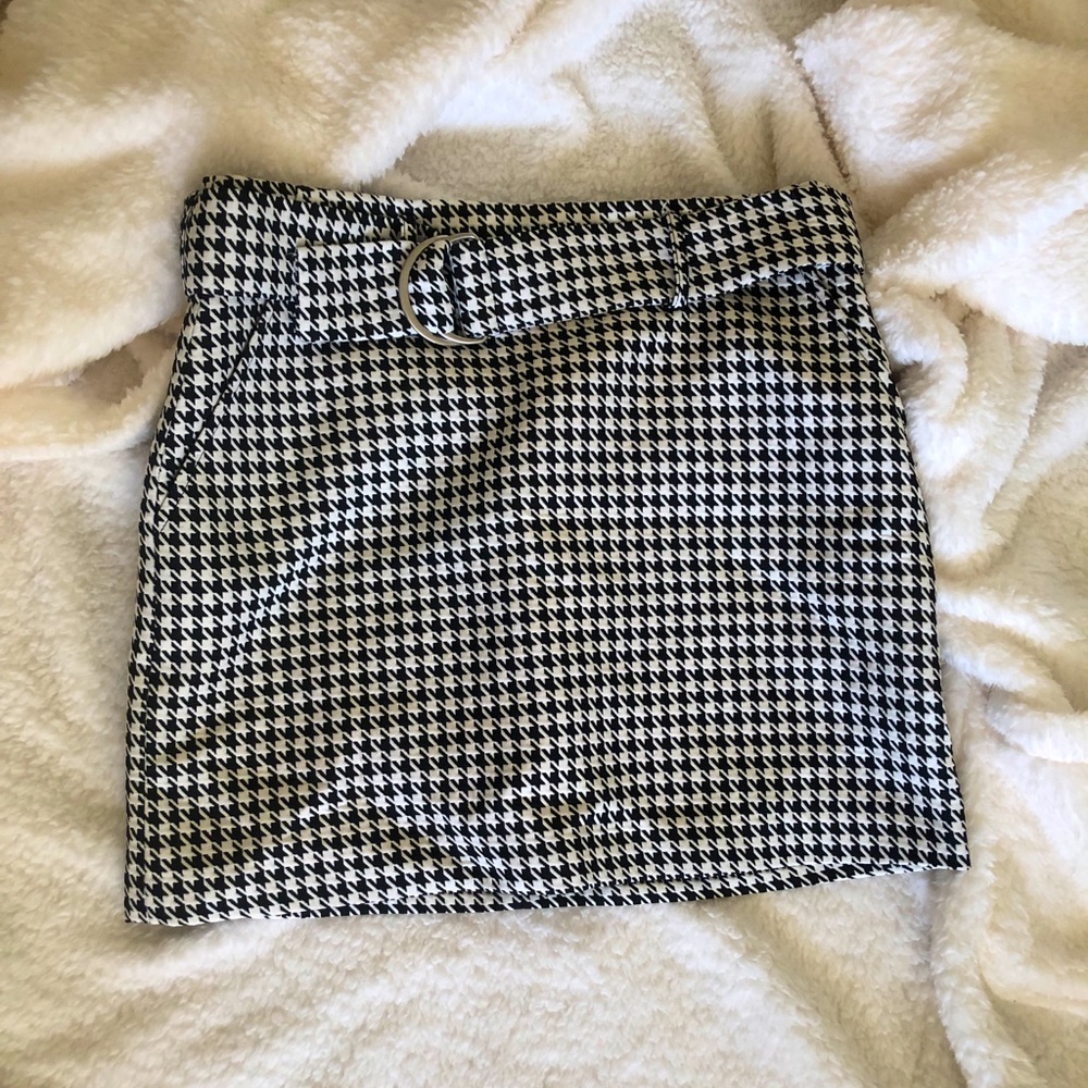 ⭐️ NWOT Forever21 B&W Mini Skirt + Belt